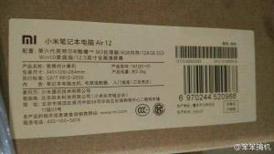 小米筆記本？看樣子面板是鋁模具